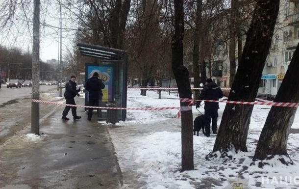 В Одесі на зупинці виявлено вибухову речовину