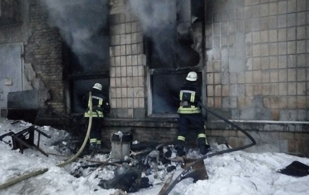 Масштабна пожежа в Києві: горів радіозавод