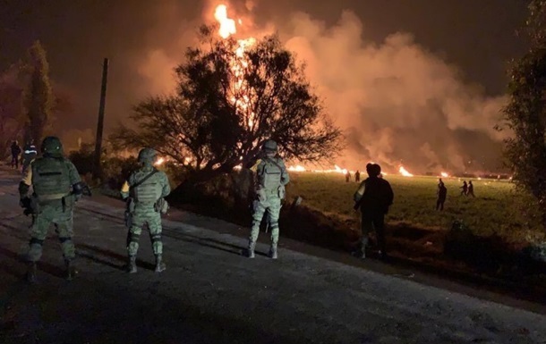 В Мексике число жертв взрыва бензопровода возросло до 115 человек
