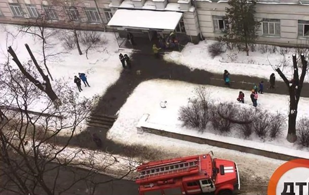 В Киеве из-за пожара эвакуировали школу