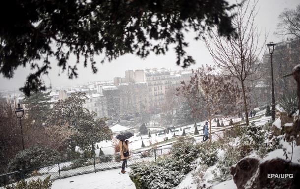 Францию накрыл снегопад: без электричества более 40 тысяч домов