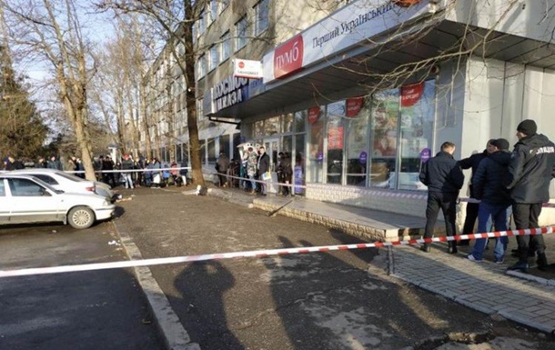 У Миколаєві біля суду розстріляли двох осіб