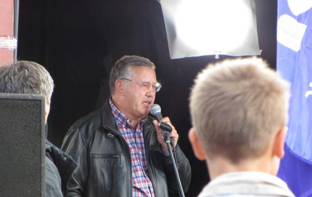 Кандидат в президенты извинился перед сыном Луценко