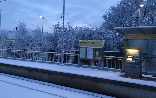 Снігопад у Британії: скасовані авіарейси і закриті школи