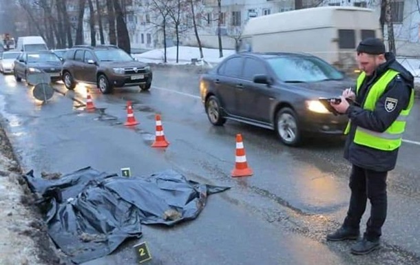 В Киеве водитель грузовика сбил насмерть пенсионерку и скрылся