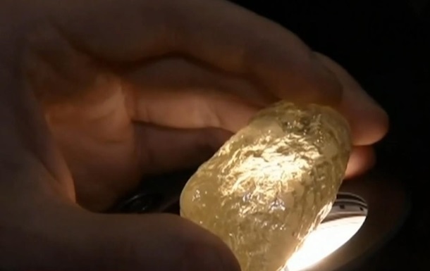 У США показали алмаз у 552 карати