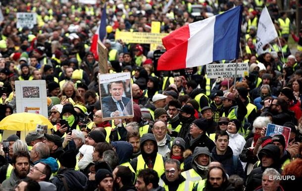  Желтые жилеты  снова вышли на улицы Парижа