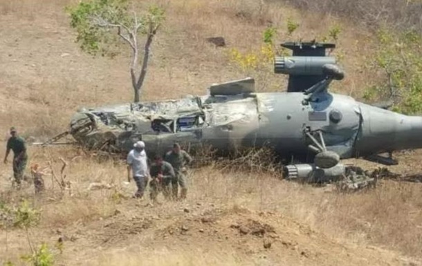 У Венесуелі під час навчань упав військовий вертоліт