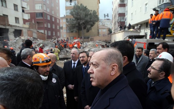Обвалення будинку в Стамбулі: кількість жертв досягла 17 осіб
