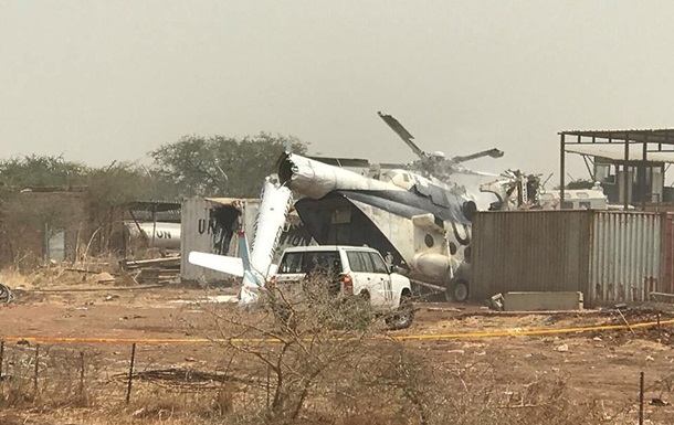 В Африке упал военный вертолет с 23 людьми на борту