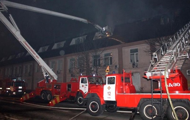 У Києві сталася масштабна пожежа в офісній будівлі