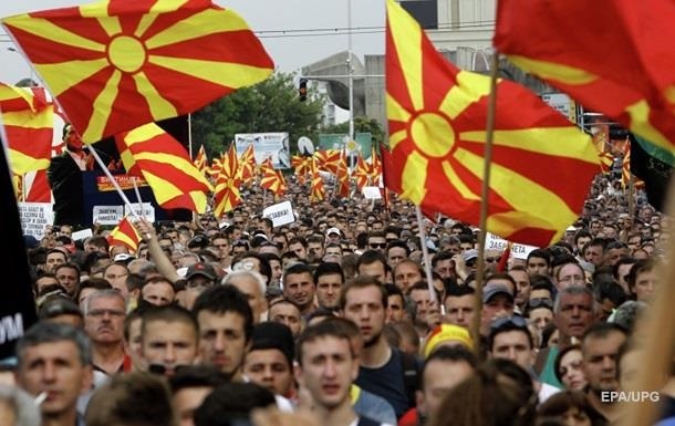 Македонія офіційно змінила назву