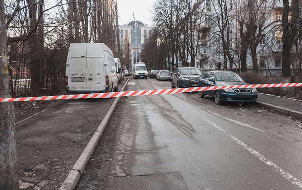У Києві перекрили вулицю через гранату біля школи