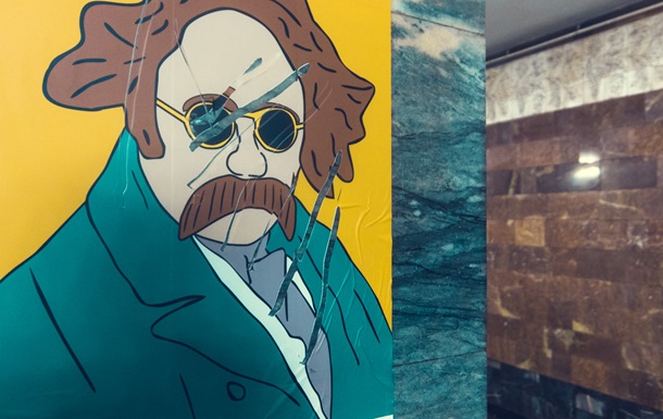 Націоналіст порізав портрети Шевченка в метро Києва