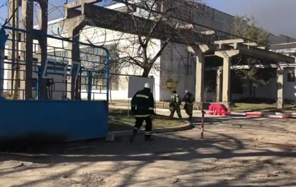 В Крыму пожар на заводе пластмасс