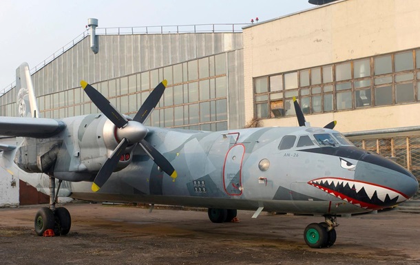У Києві ремонтують літак-акулу з голлівудського фільму