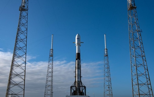 Falcon 9 вивела на орбіту місячний зонд і супутник