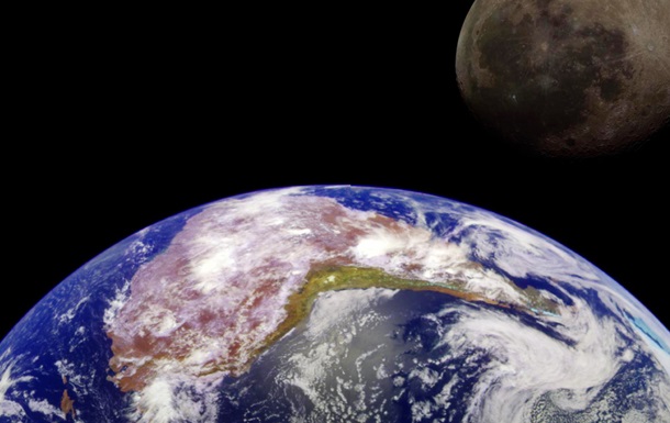 Місяць перебуває в земній атмосфері - вчені