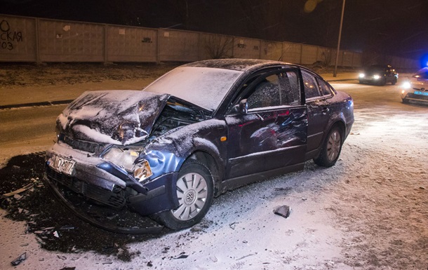 У Києві зіткнулися три авто