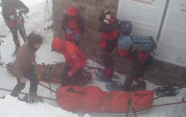 У Карпатах рятувальники розпочали евакуацію туристів з гори Піп Іван