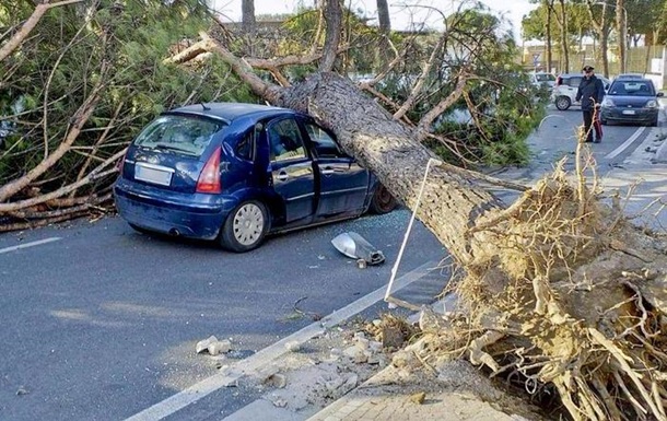 В Італії через ураган загинули чотири людини