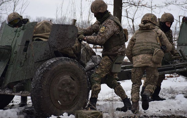 Обстрелы на Донбассе: погиб один военный