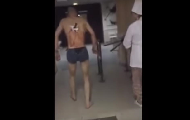 В татарстанской больнице мужчина с ножом в спине пошел покурить
