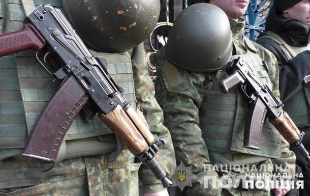Поліція перекинула підкріплення на Донбас