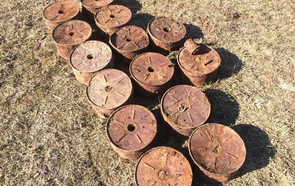 У Волинській області на городі викопали 14 протитанкових мін