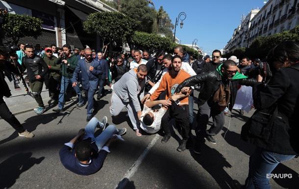 В Алжирі під час протестів постраждали майже 200 осіб