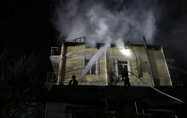 У Києві ліквідували пожежу в житловому будинку
