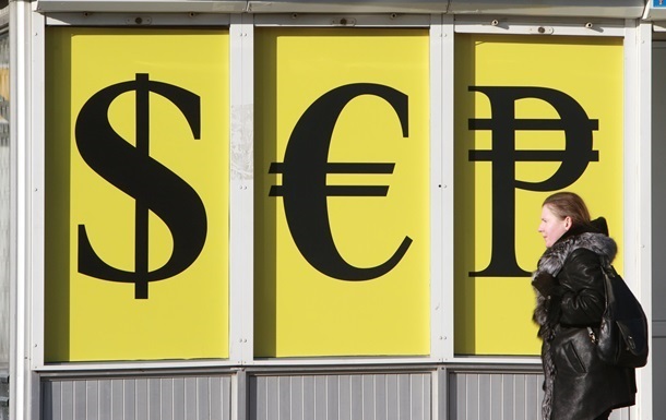 В обменниках Киева подешевели доллар и евро