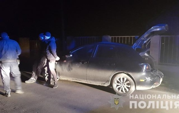 Під Ужгородом затримали авто зі зв язаним чоловіком в багажнику