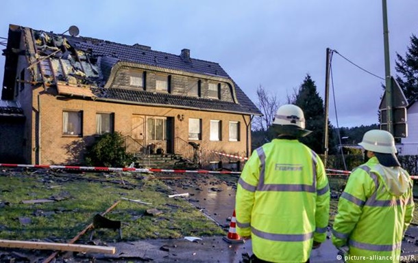 В Германии торнадо разрушил десятки домов