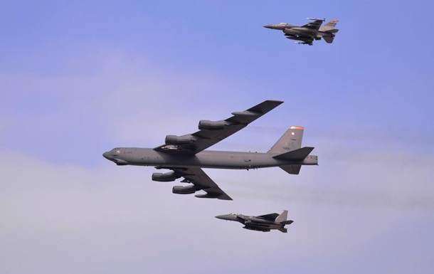 США перекидають до Європи бомбардувальники B-52