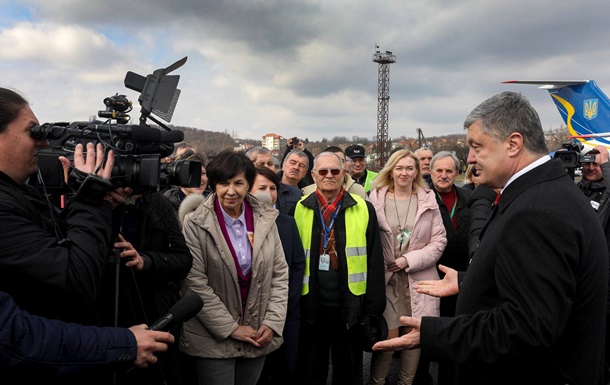 Порошенко обмовився, подякувавши  всім, хто захистив ворога 