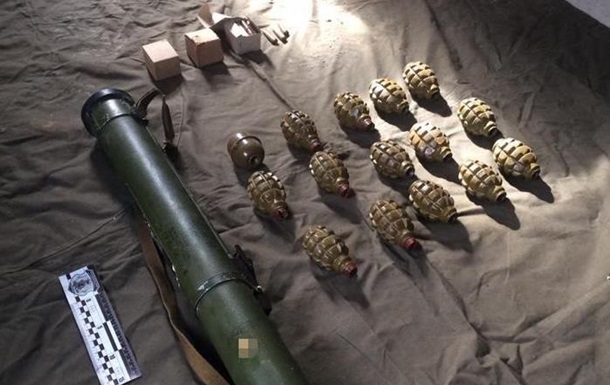 У Рівненській області знайшли сховок із гранатами та РПГ
