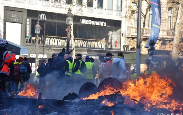 Столкновения в Париже: ранены более 60 человек