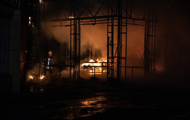 У Києві на ринку згоріли крамниця і кав ярня