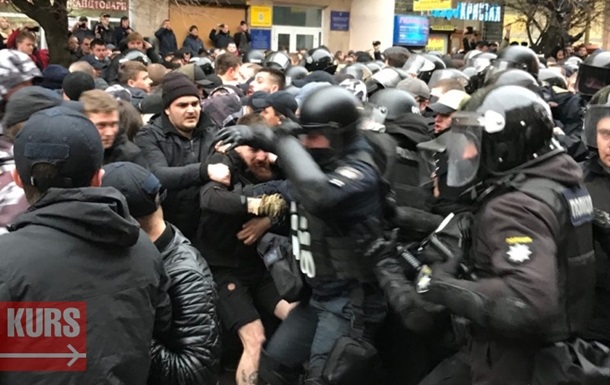 На мітингу Порошенка побилися Нацкорпус і поліція