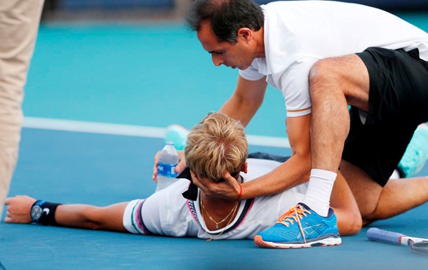 Тенісист впав на корті під час матчу в Маямі через судоми і не зміг продовжити матч