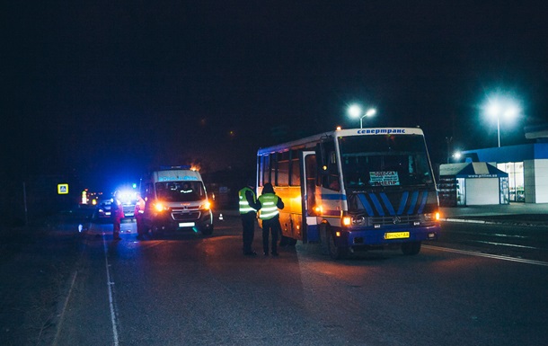 Під Дніпром автобус на смерть збив пішохода