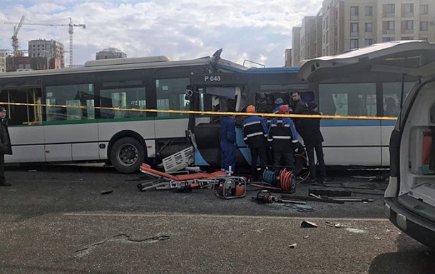 В Казахстане столкнулись три автобуса, есть жертвы