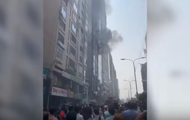 Пожар небоскреба в Дакке: число жертв достигло 25