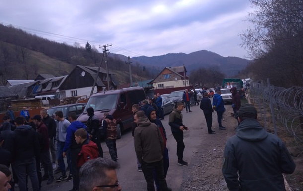 Прикордонники: Закарпатці заважають будувати паркан на кордоні з Румунією