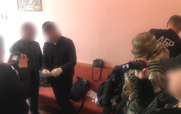 В Івано-Франківській області на хабарі затримали поліцейського
