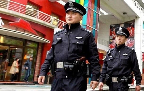 У Китаї чоловік з ножем напав на дітей, є жертви