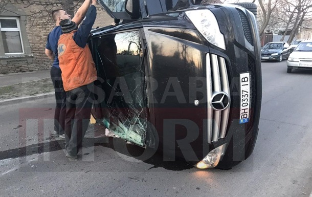 В Ізмаїлі семеро людей постраждали в ДТП за участю маршрутки - фото