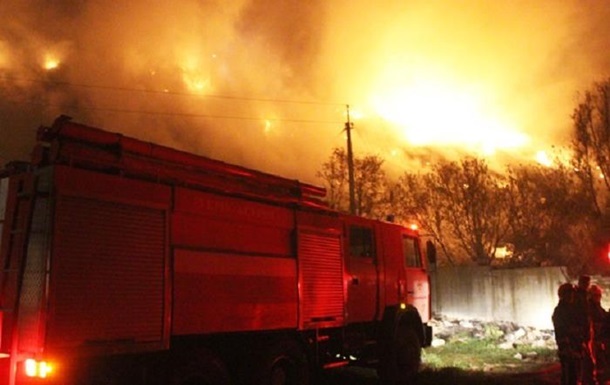 У Києві горять будинки в приватному секторі