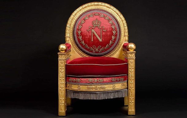 Трон Наполеона продали на аукціоні за 500 тисяч євро